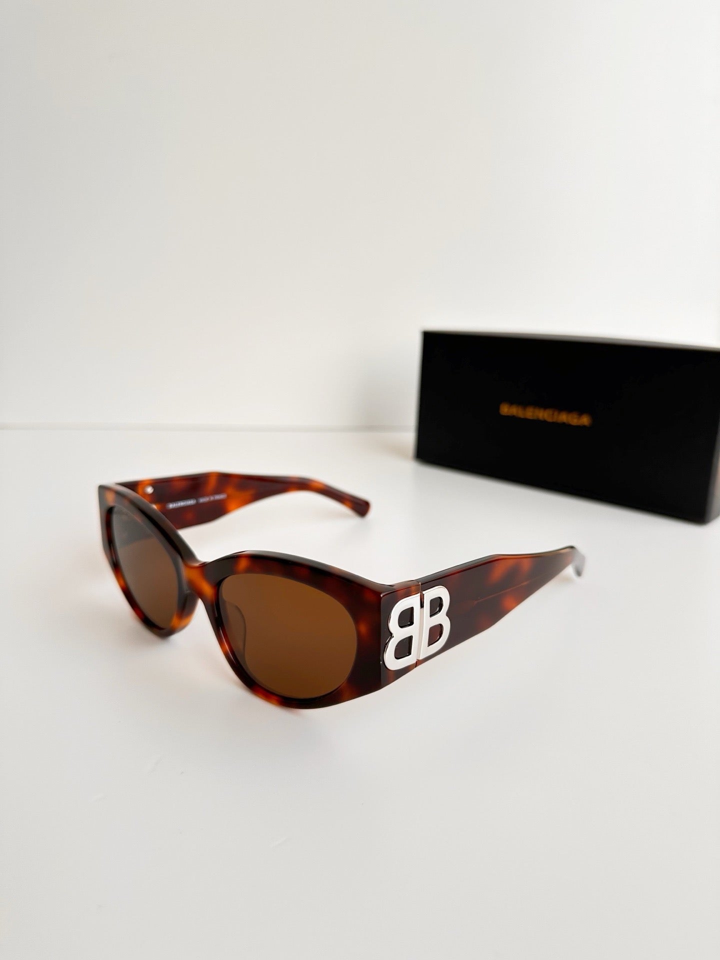 Inspired Balenciaga BB0324SK – Tortoise Oversized Cat-Eye Sunglasses (1:1 Mirror Quality)