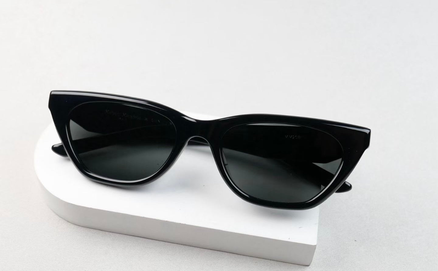 Inspired Maison Margiela × Gentle Monster MM208 – Cat-Eye Sunglasses (1:1 Mirror Quality, Replica Collab Series)