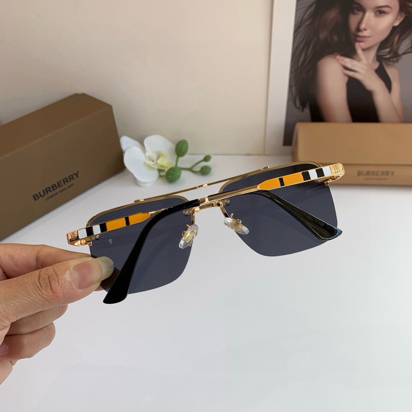 Inspired Burberry 24116 Aviator – Striped Temple Metal Sunglasses (1:1 Mirror Quality)- black