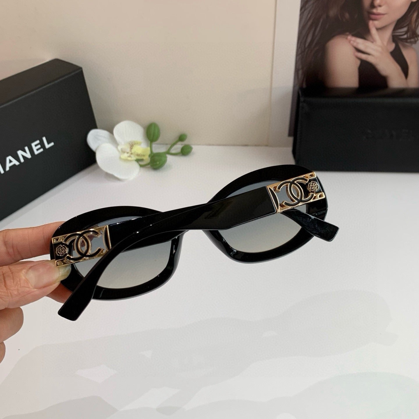Inspired Chanel 58039 – Oval Sunglasses with Gold CC Temple Detailing (1:1 Mirror Quality)
