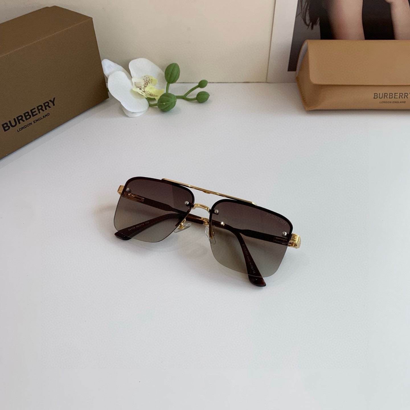 Inspired Burberry 24116 Aviator – Striped Temple Metal Sunglasses (1:1 Mirror Quality)- Gradient Brown