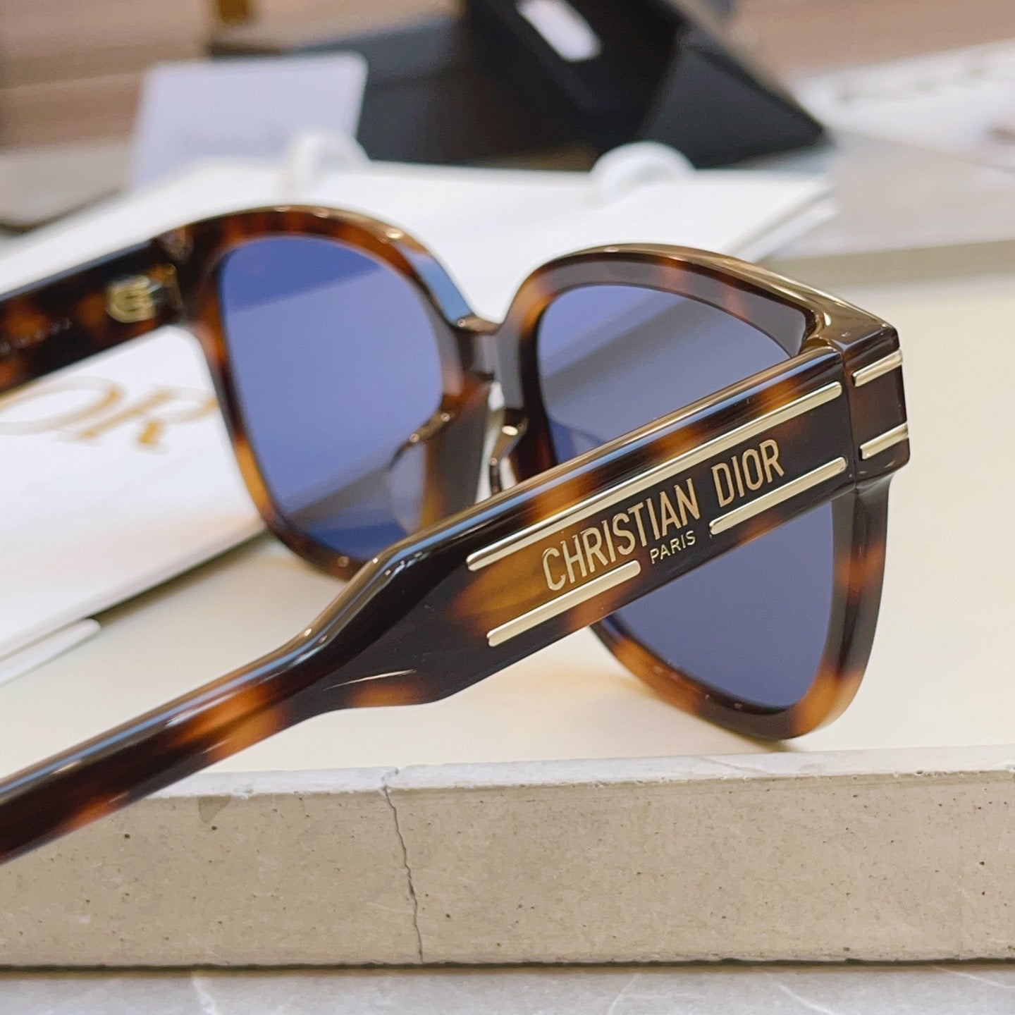 Inspired Dior Signature S7F – Oversized Square Sunglasses (1:1 Mirror Quality)- brown tortoise