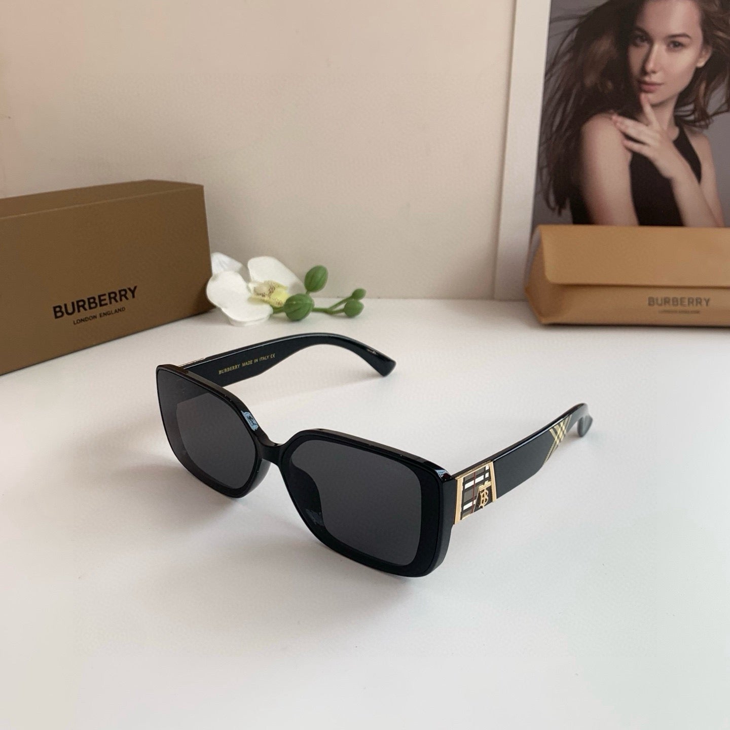 Inspired Burberry D2854 – Oversized Square Sunglasses (1:1 Mirror Quality)