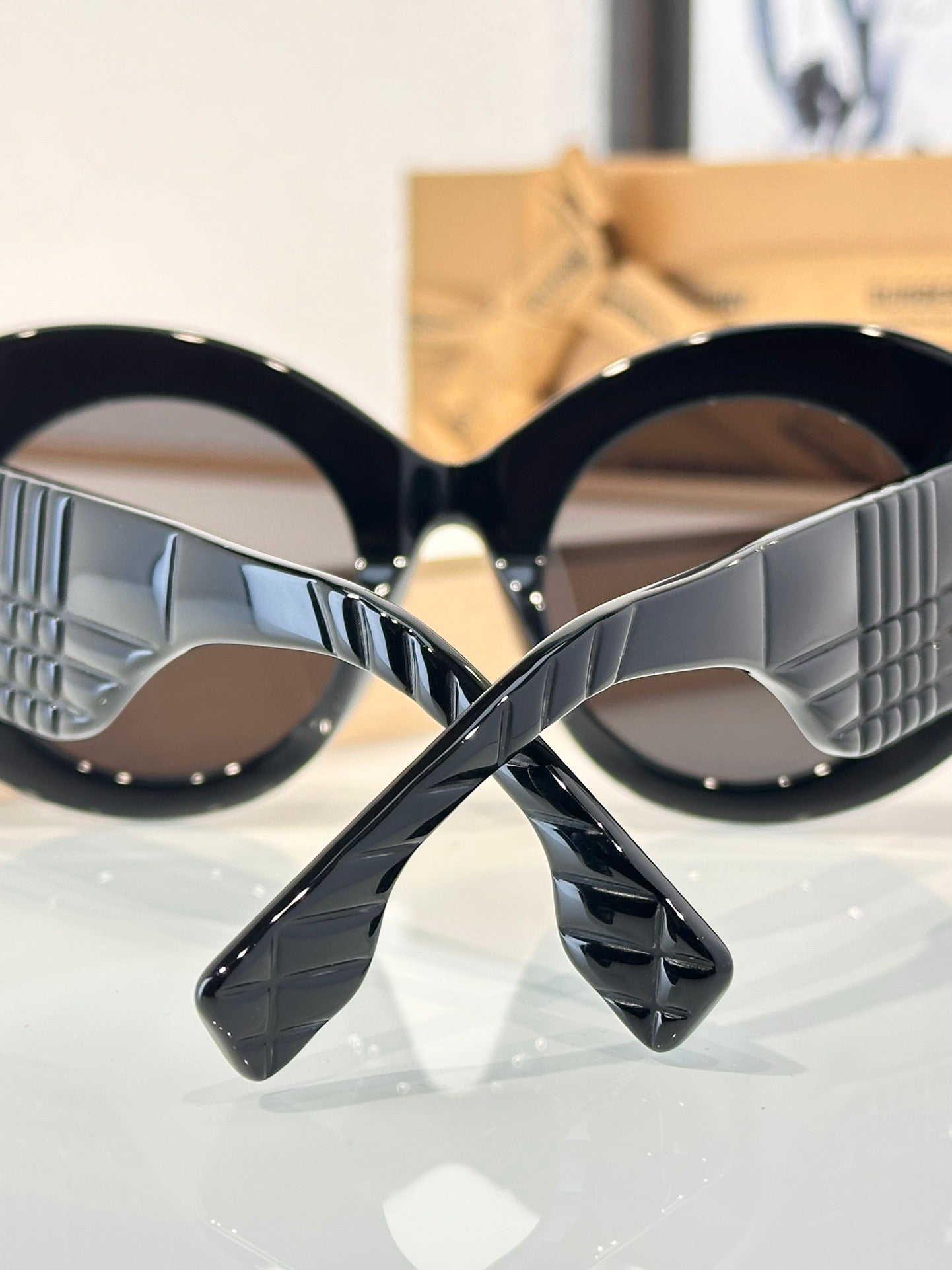 Inspired Burberry B4370U – Oversized Oval Sunglasses (1:1 Mirror Quality)- Black