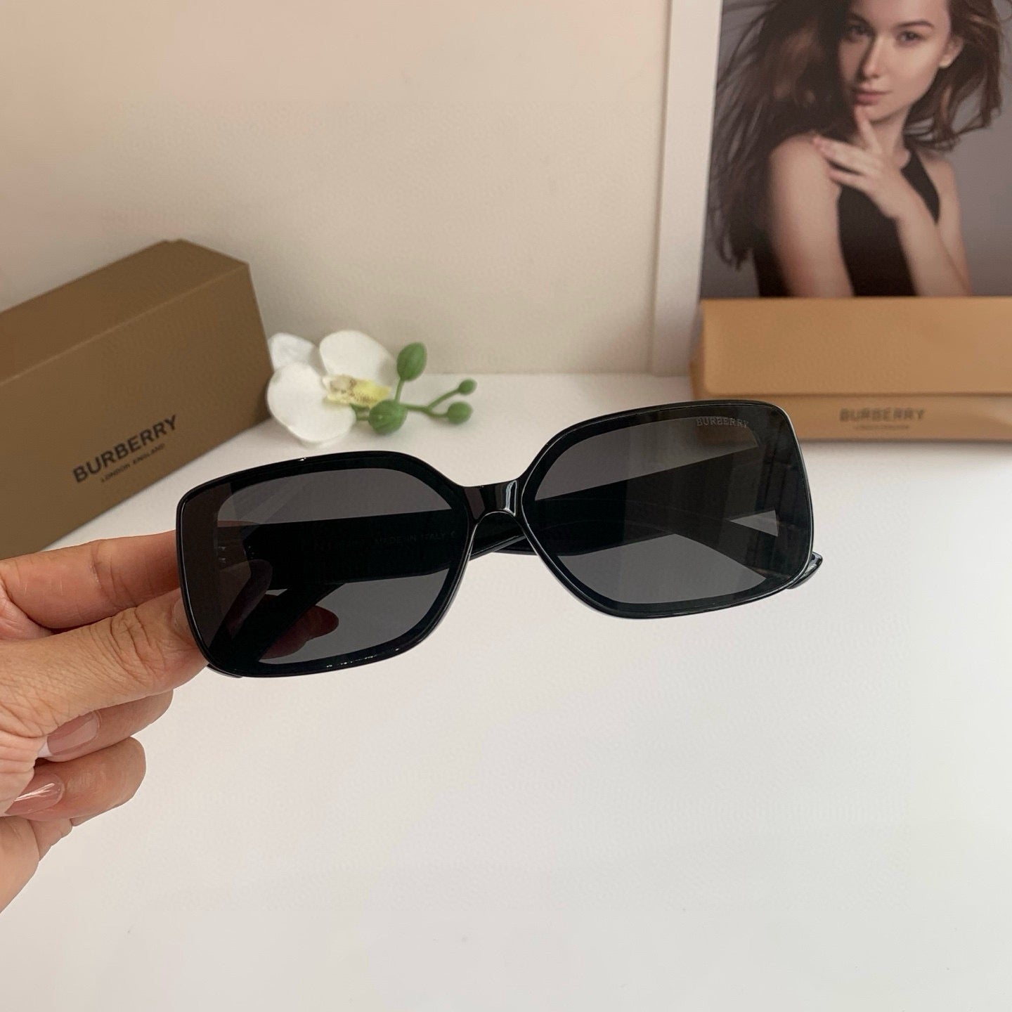 Inspired Burberry D2854 – Oversized Square Sunglasses (1:1 Mirror Quality)