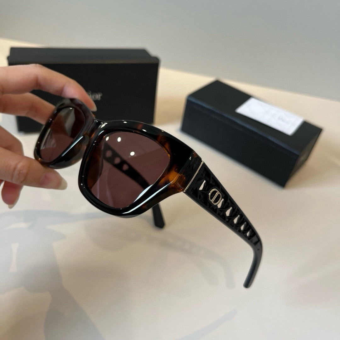Inspired Dior 8132 – Lattice Temple Cat-eye Sunglasses (1:1 Mirror Quality)