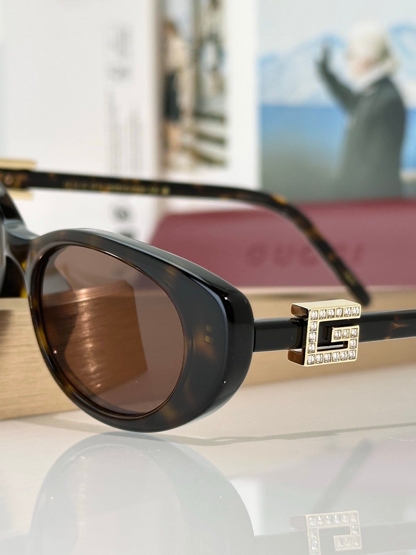 GG1680S Inspired Oval Cat-Eye Sunglasses – Slim Retro Frame with Signature G Logo