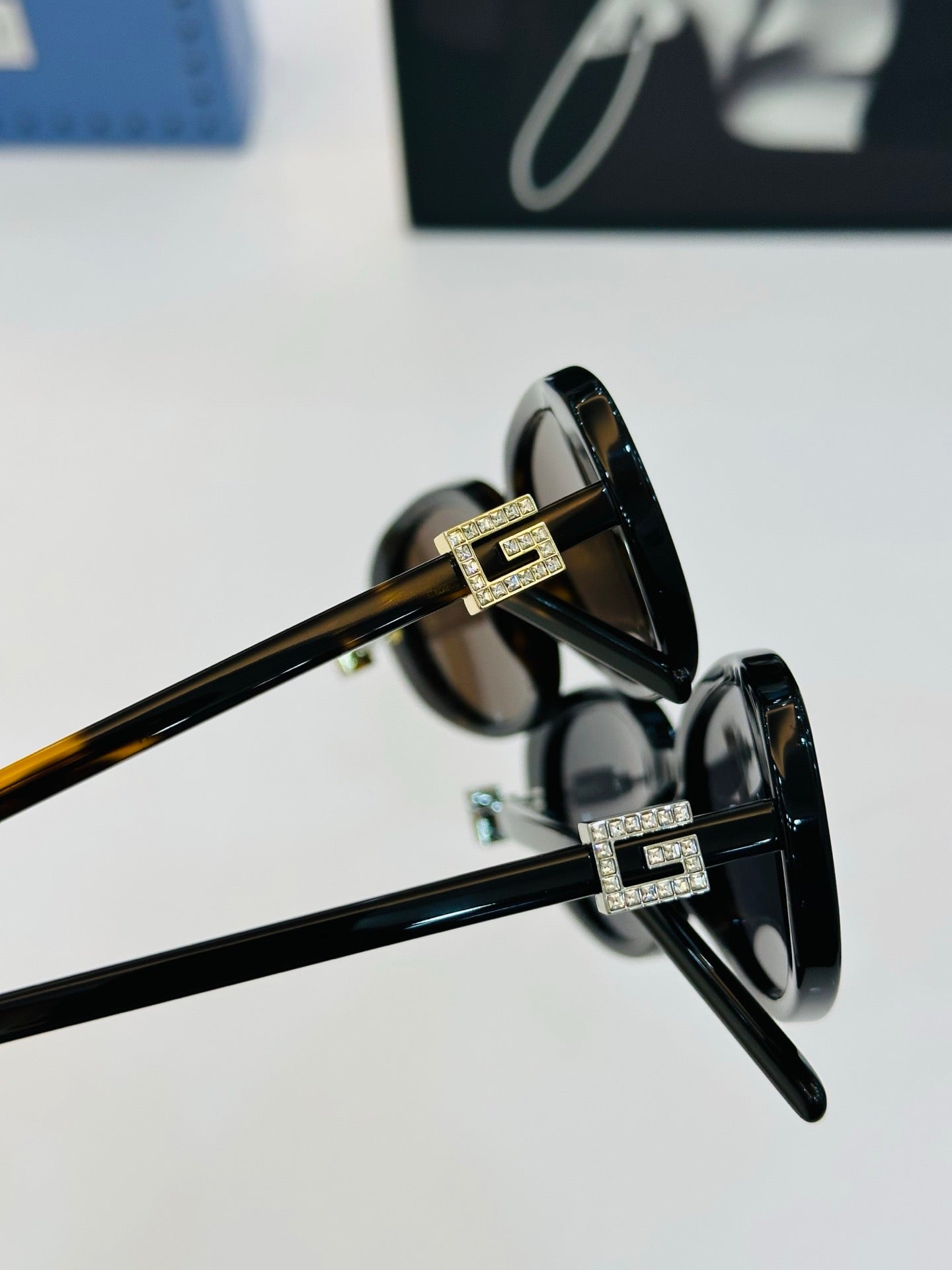 Inspired Gucci GG1684SA – Oval Cat-Eye Sunglasses with Crystal G Logo