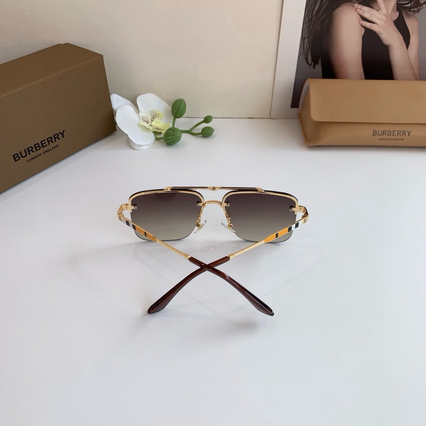 Inspired Burberry 24116 Aviator – Striped Temple Metal Sunglasses (1:1 Mirror Quality)- Gradient Brown