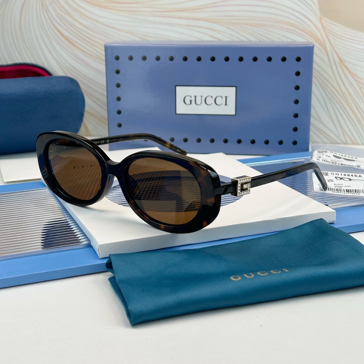 Inspired Gucci GG1684SA – Oval Cat-Eye Sunglasses with Crystal G Logo