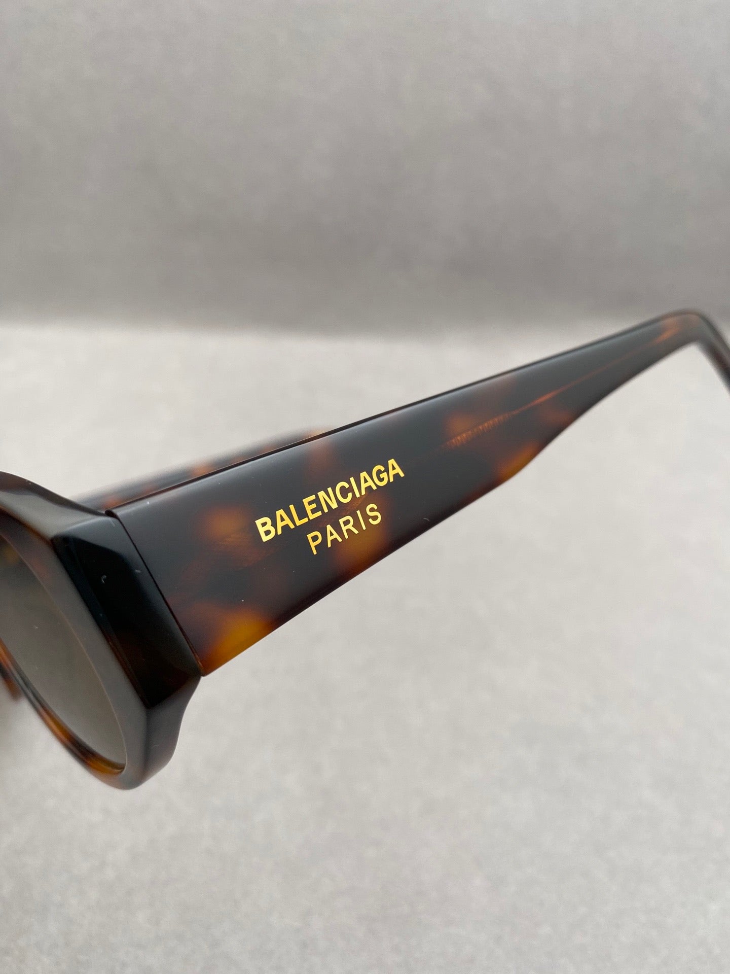 Inspired Balenciaga BB0369S – Retro Oval Sunglasses (1:1 Mirror Quality)- Tortoise