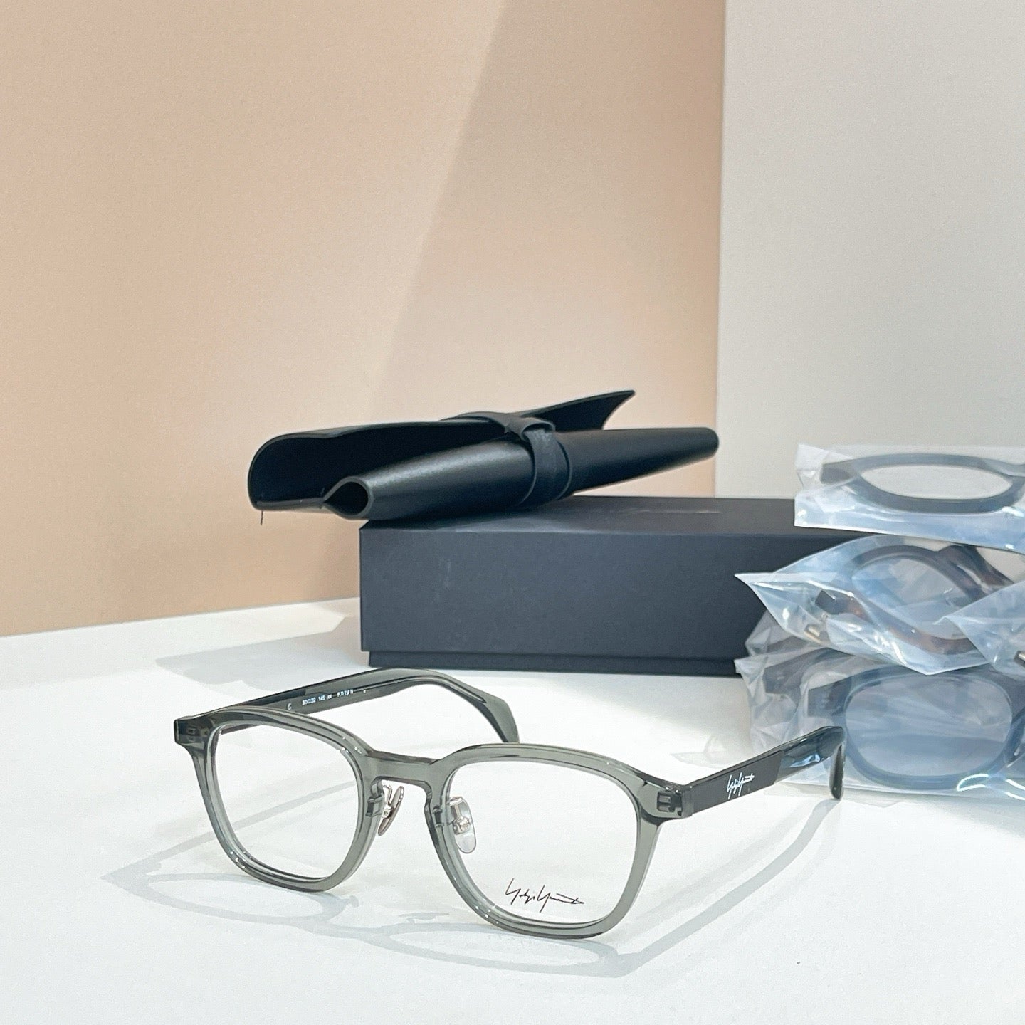 Model: 19-1006 Clear Grey Eyeglasses -Inspired Yohji Yamamoto