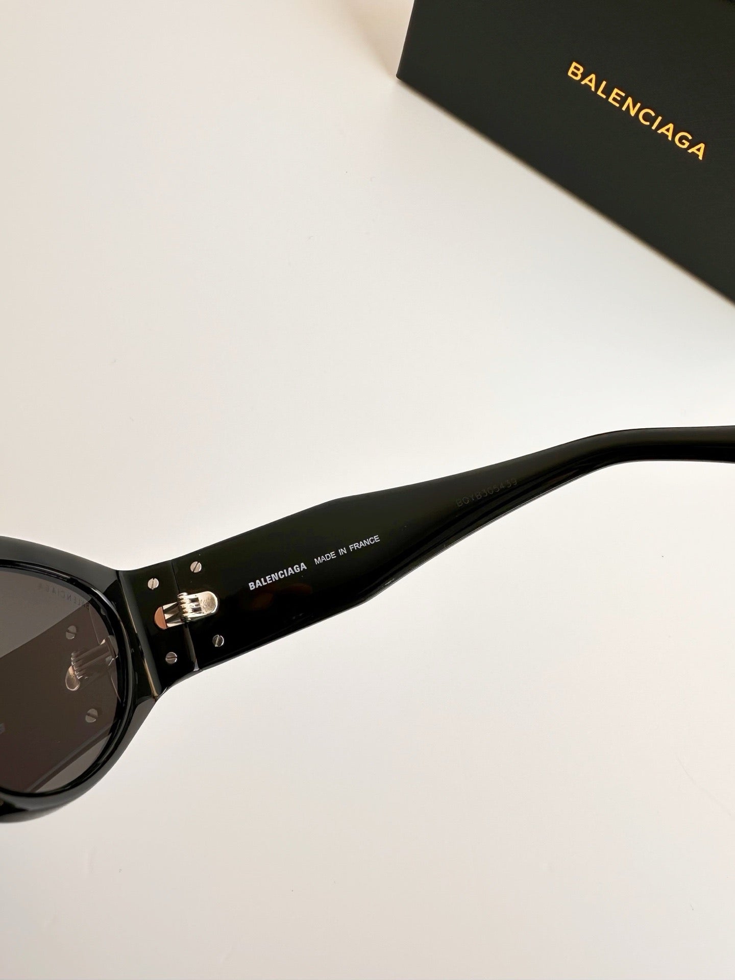 Inspired Balenciaga BB0324SK – Black Oversized Cat-Eye Sunglasses (1:1 Mirror Quality)
