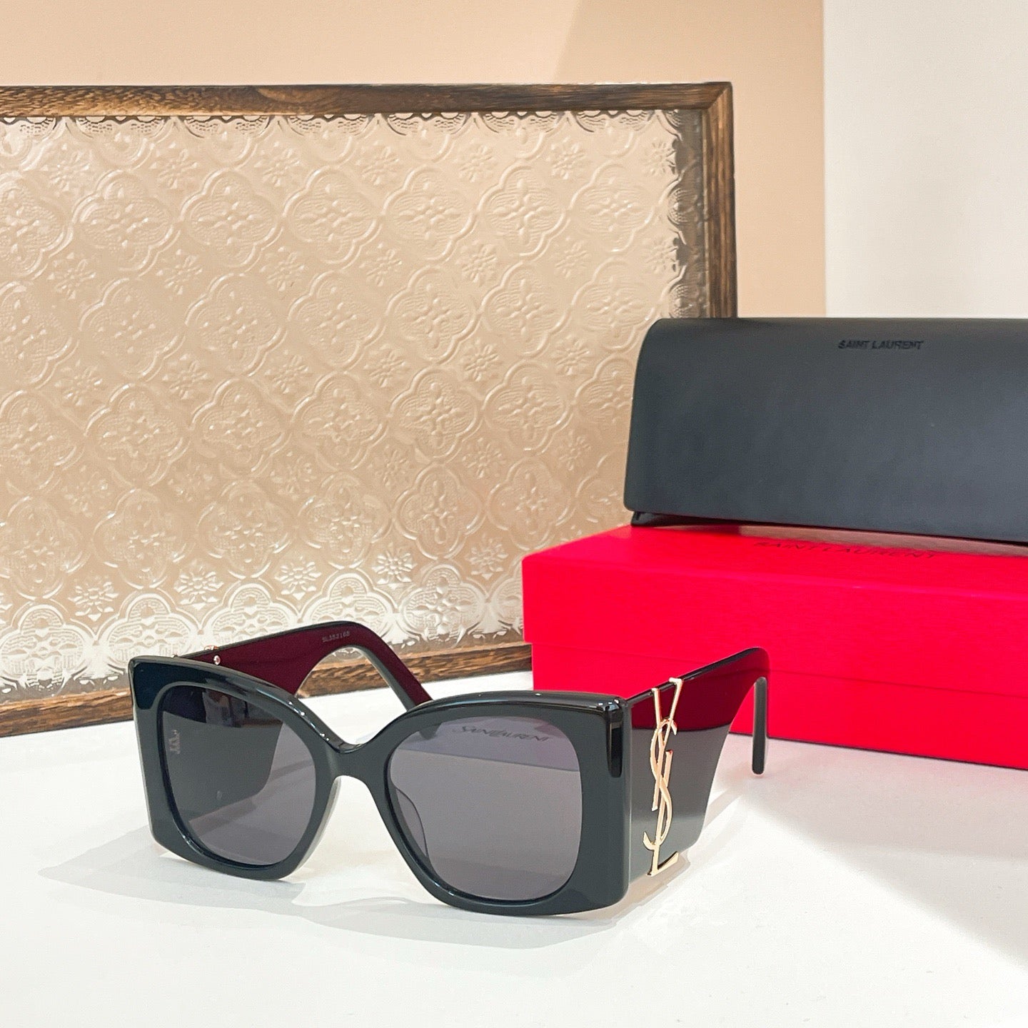 Inspired Saint Laurent SL M119F – Oversized Cat-Eye Sunglasses (1:1 Mirror Quality)- Black