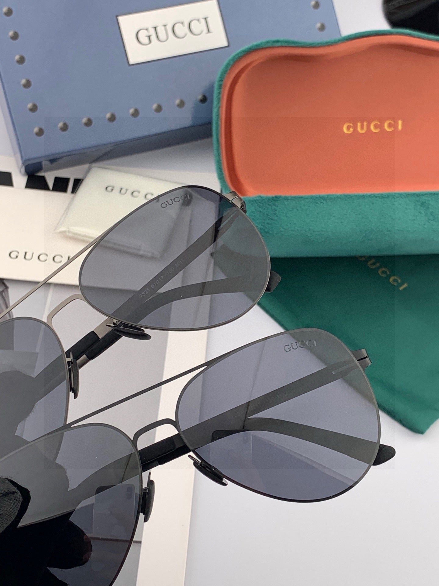 Gucci G1732 Unisex Rimless Gradient Sunglasses (Inspired, 1:1 Mirror Quality)