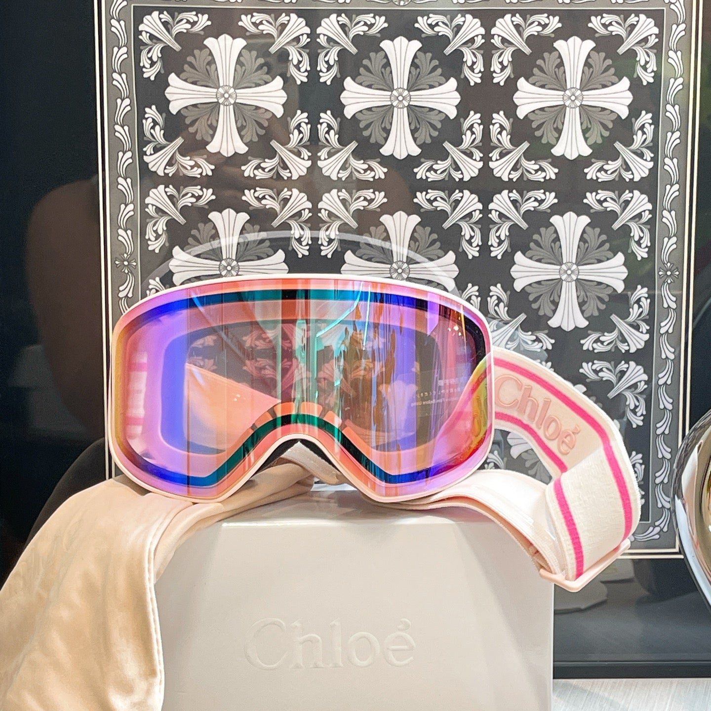 Inspired Chloé Ski Goggles – Pink Strap with Mirrored Lens (Unisex)
