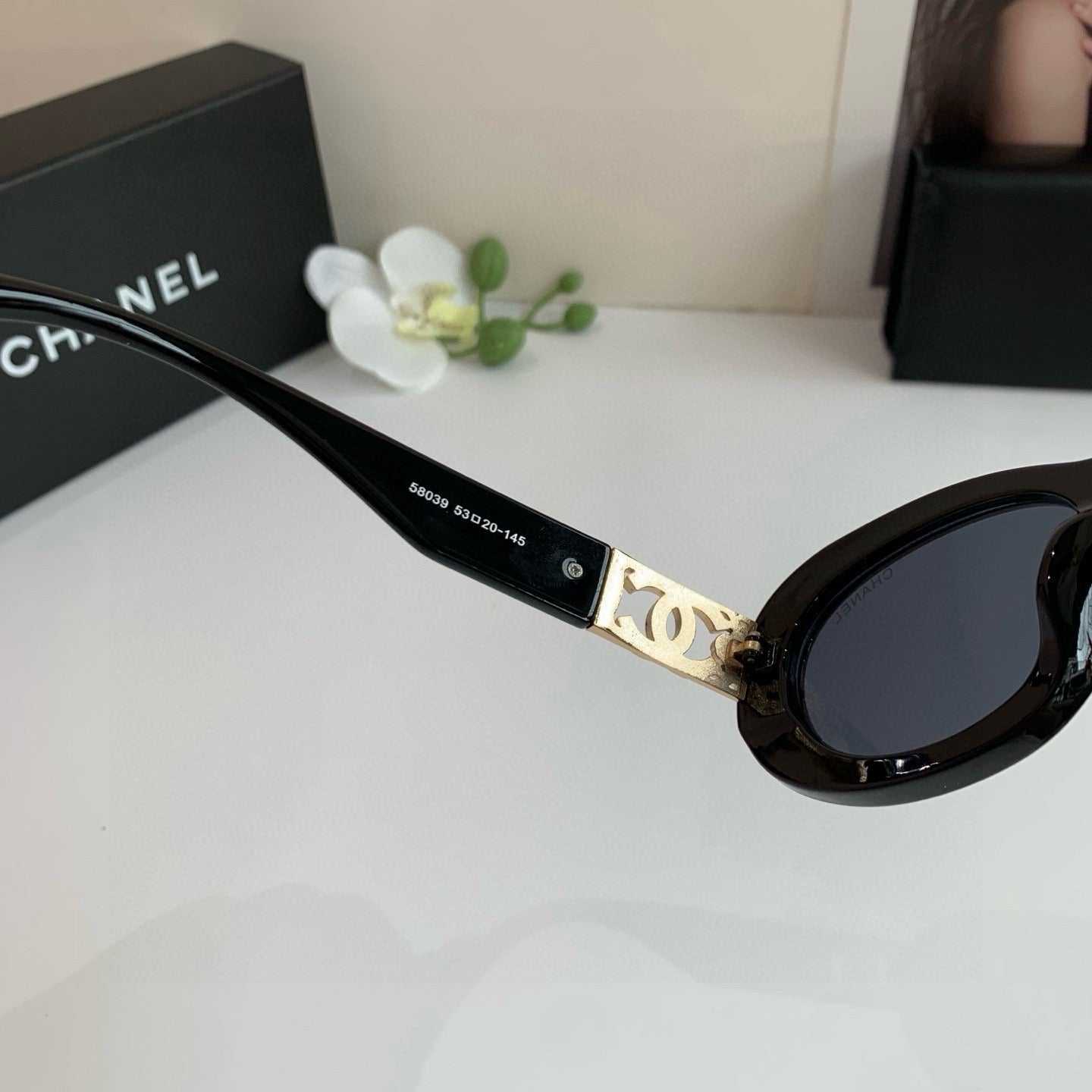 Inspired Chanel 58039 – Oval Sunglasses with Gold CC Temple Detailing (1:1 Mirror Quality)