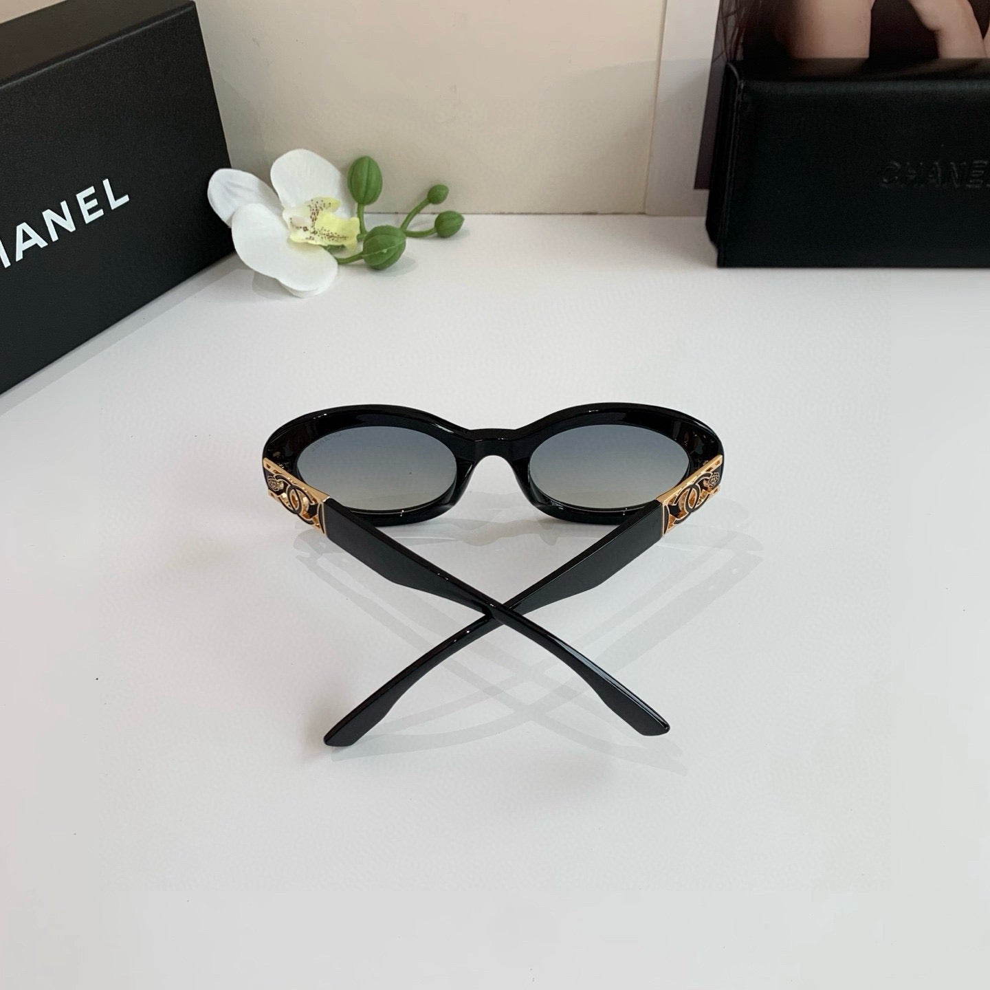 Inspired Chanel 58039 – Oval Sunglasses with Gold CC Temple Detailing (1:1 Mirror Quality)