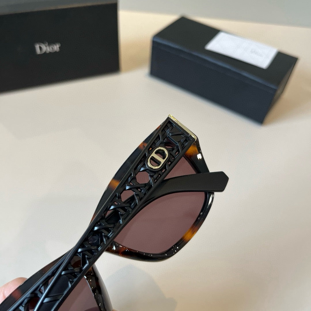 Inspired Dior 8132 – Lattice Temple Cat-eye Sunglasses (1:1 Mirror Quality)
