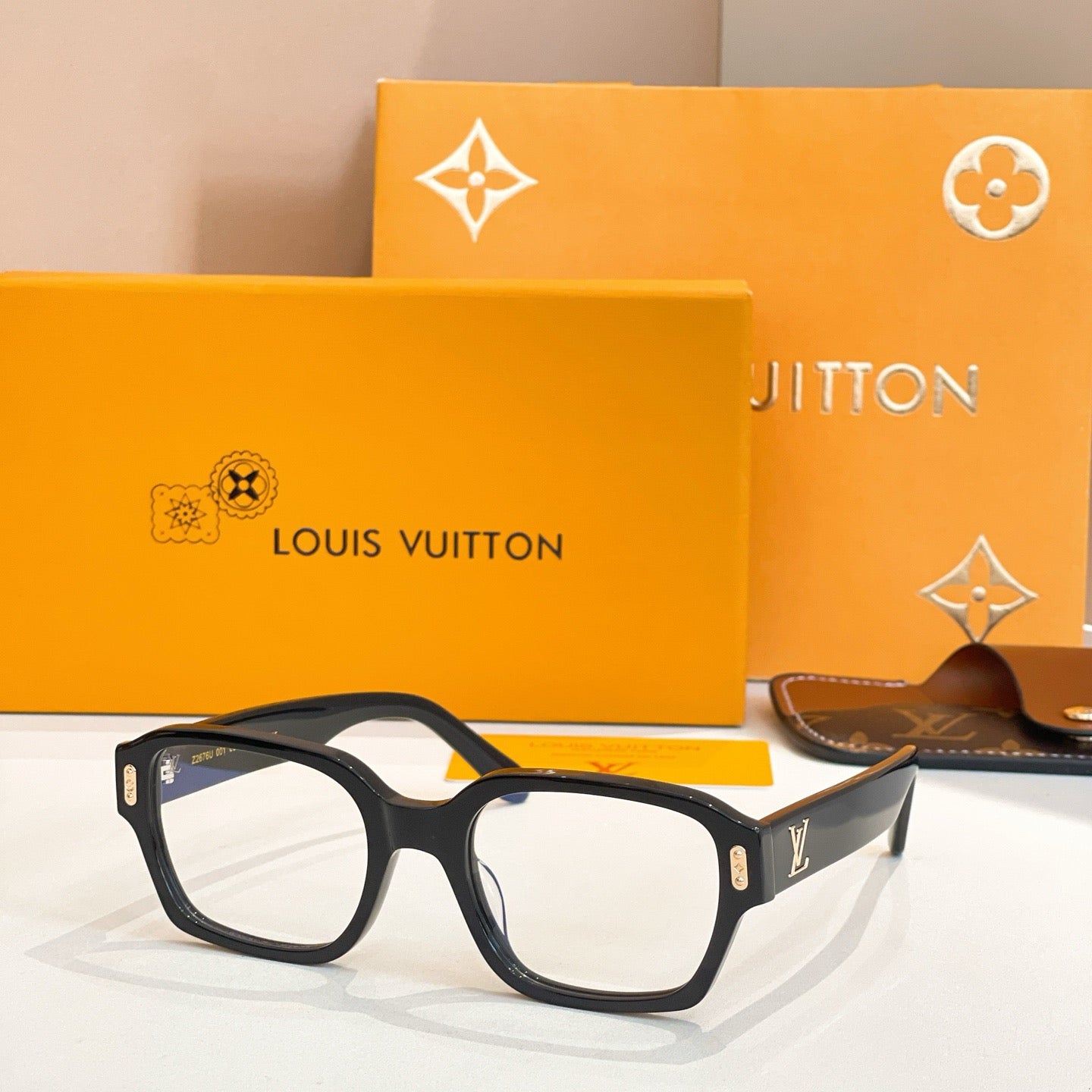 Louis Vuitton Z2676U – Oversized Square Sunglasses (Inspired, 1:1 Mirror Quality)