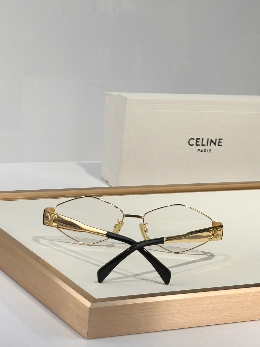 Inspired CELINE CL40254U – Triomphe Metal 02 Gold Eyeglasses  (1:1 Mirror Quality)