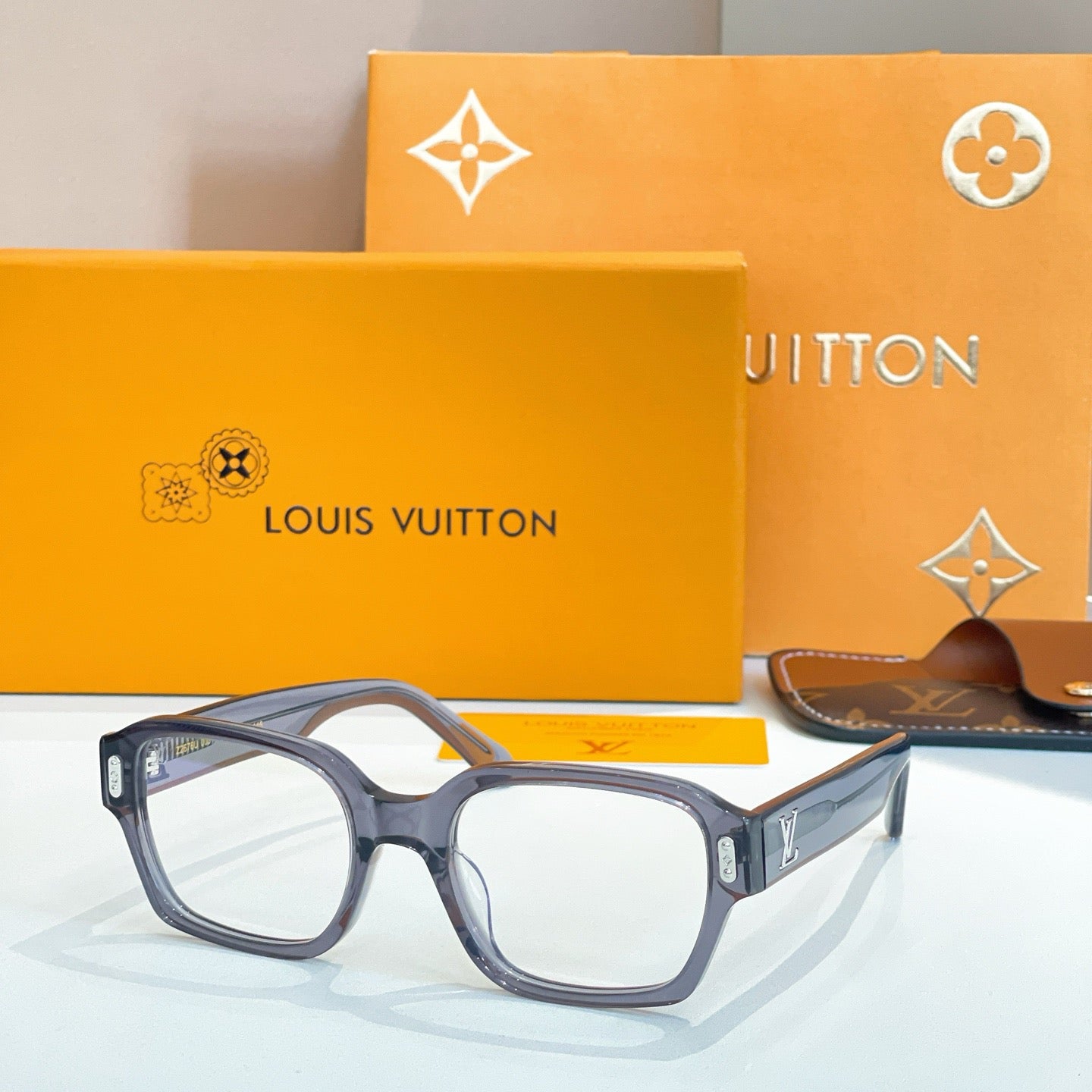 Louis Vuitton Z2676U – Oversized Square Sunglasses (Inspired, 1:1 Mirror Quality)