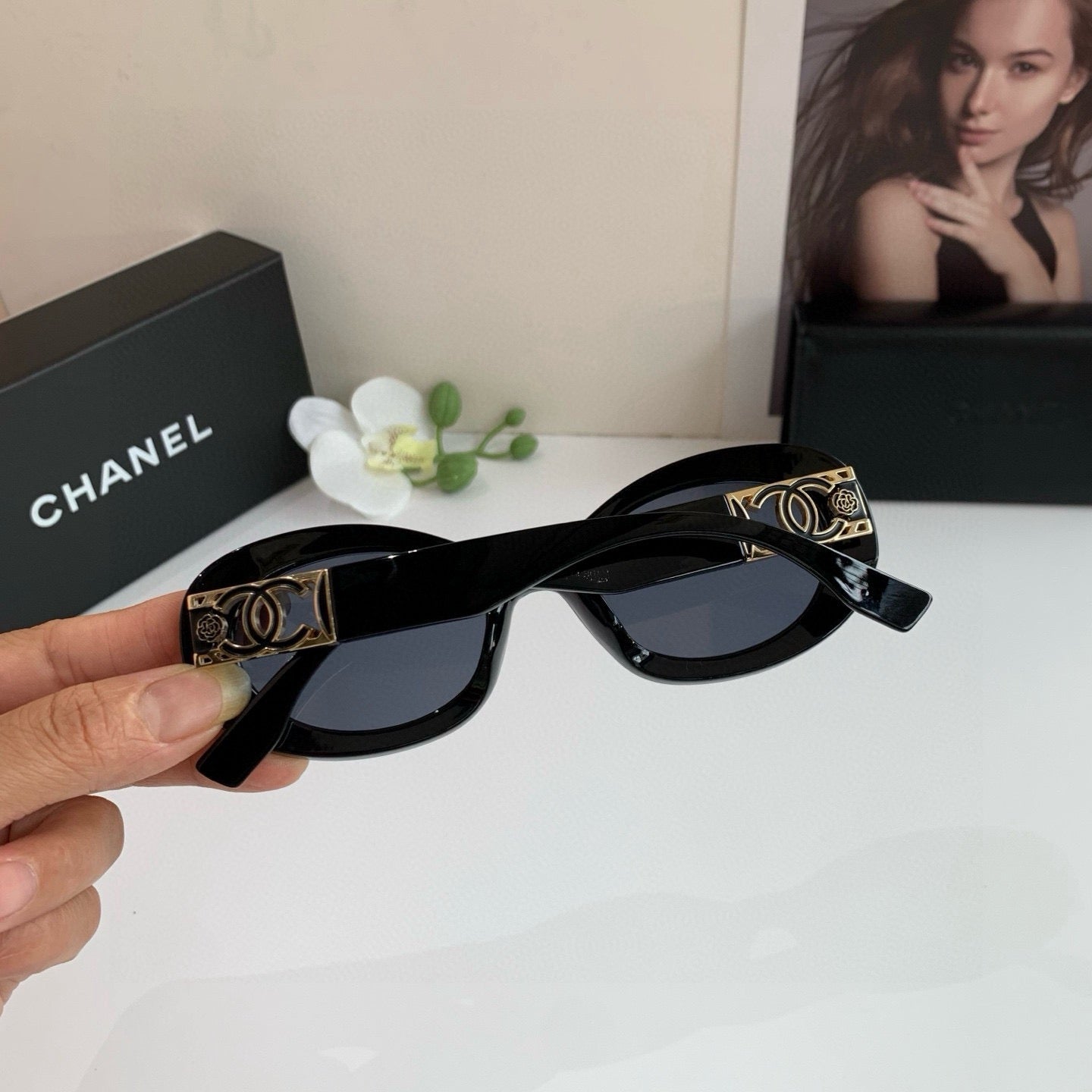 Inspired Chanel 58039 – Oval Sunglasses with Gold CC Temple Detailing (1:1 Mirror Quality)