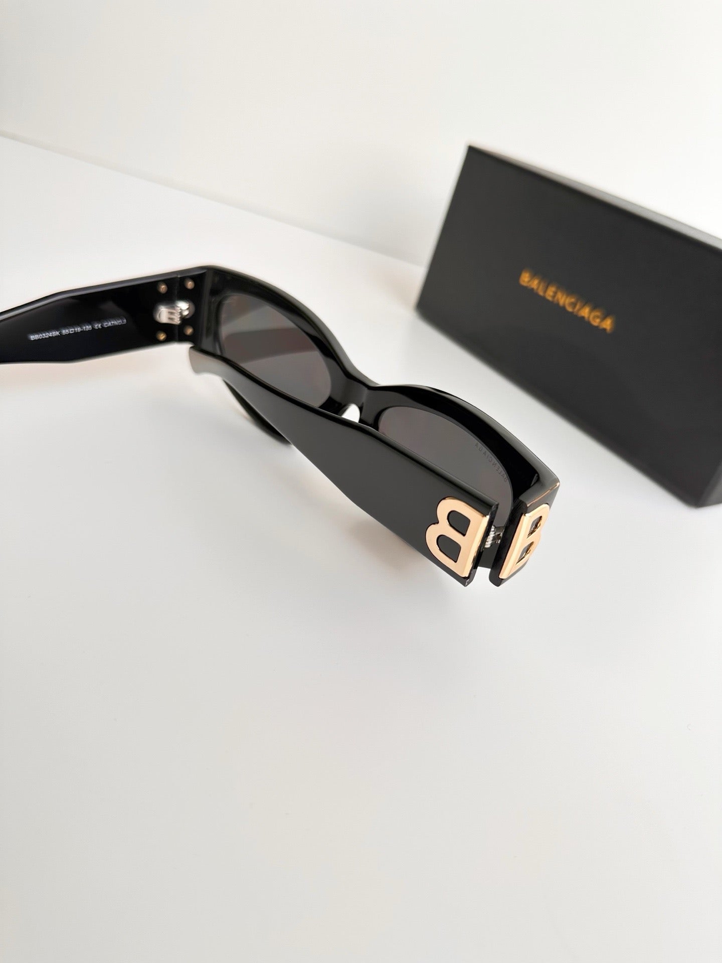 Inspired Balenciaga BB0324SK – Black & Gold Oversized Cat-Eye Sunglasses (1:1 Mirror Quality)