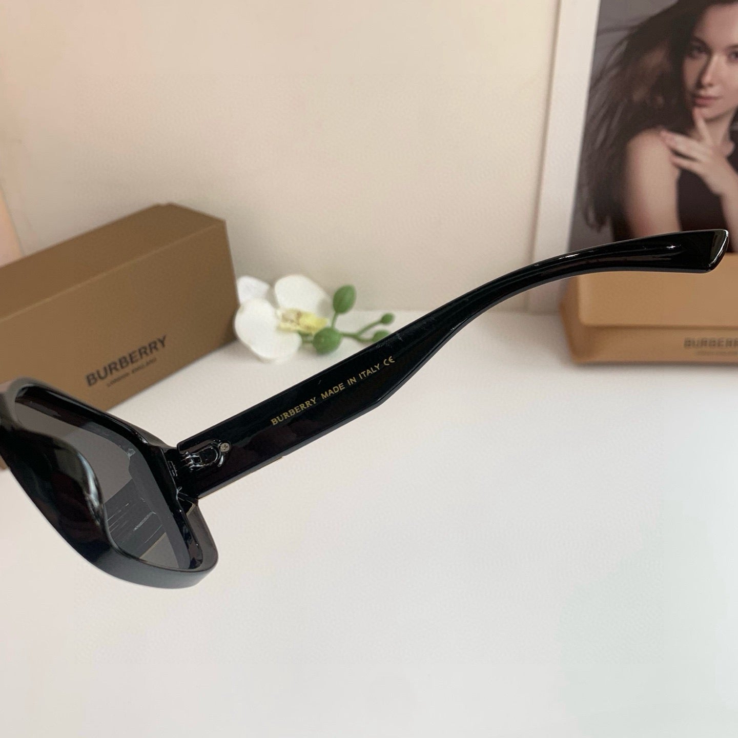 Inspired Burberry D2854 – Oversized Square Sunglasses (1:1 Mirror Quality)