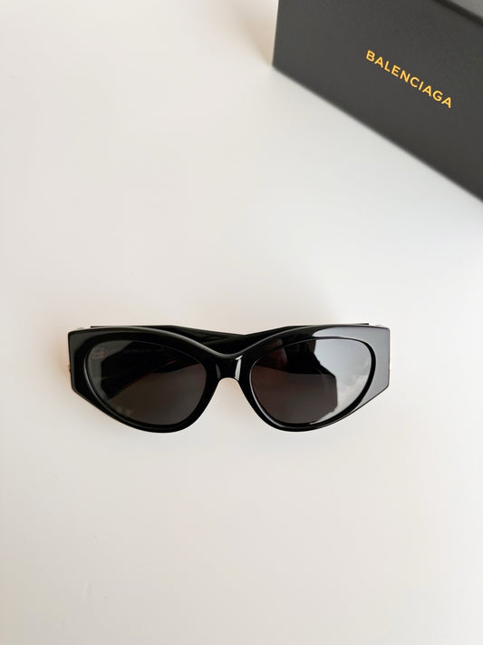 Inspired Balenciaga BB0324SK – Black & Gold Oversized Cat-Eye Sunglasses (1:1 Mirror Quality)