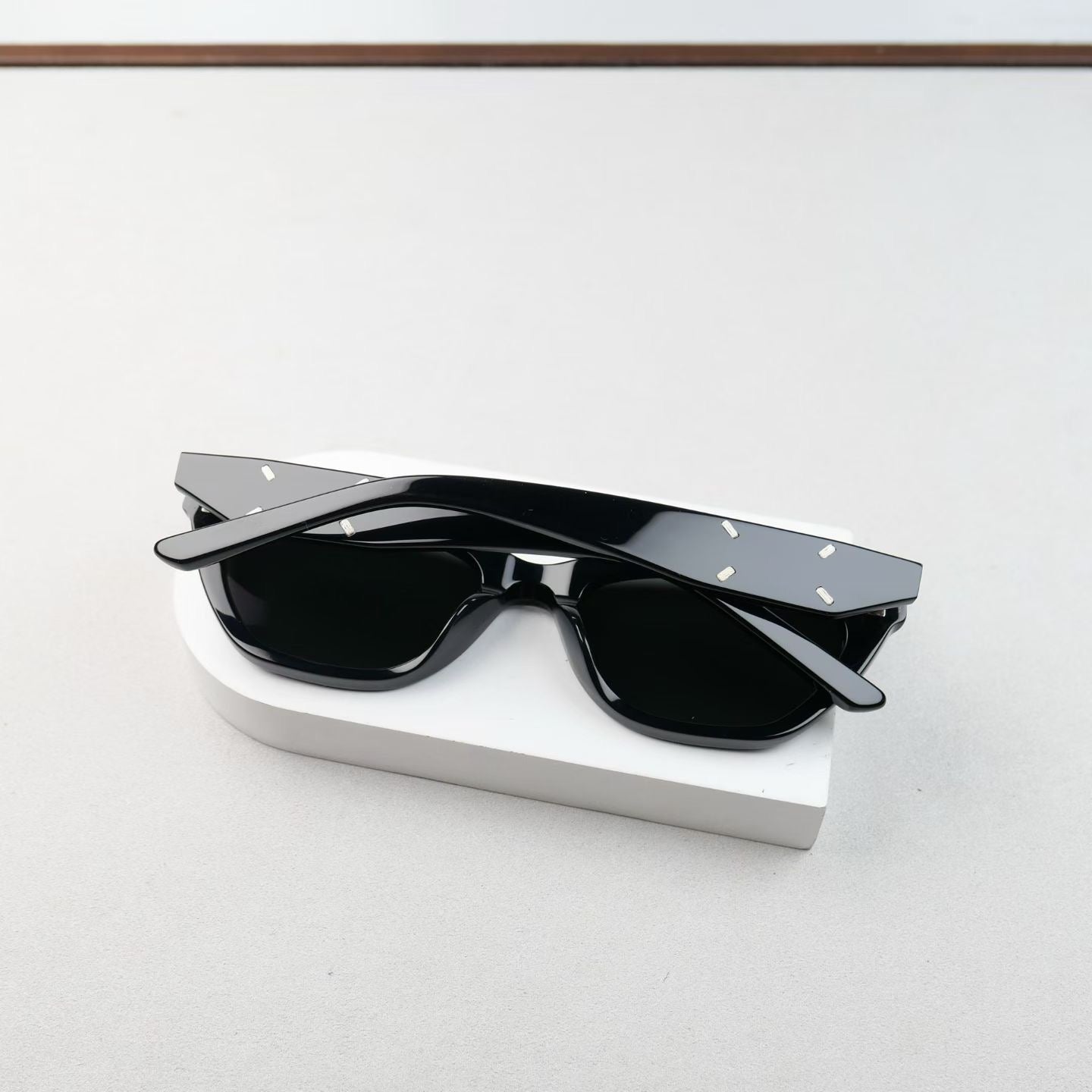 Inspired Maison Margiela × Gentle Monster MM208 – Cat-Eye Sunglasses (1:1 Mirror Quality, Replica Collab Series)