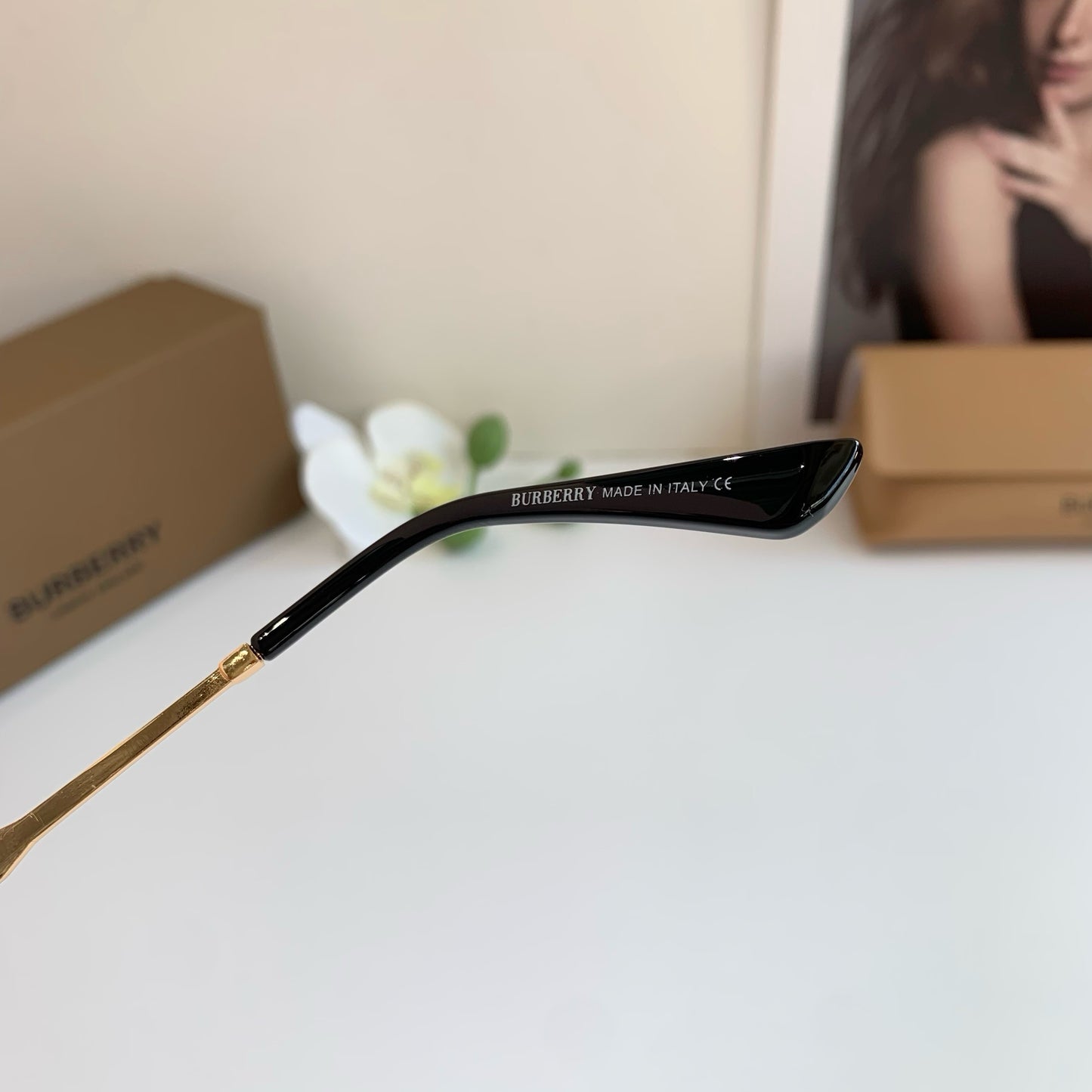 Inspired Burberry 24116 Aviator – Striped Temple Metal Sunglasses (1:1 Mirror Quality)- Gradient Grey blue