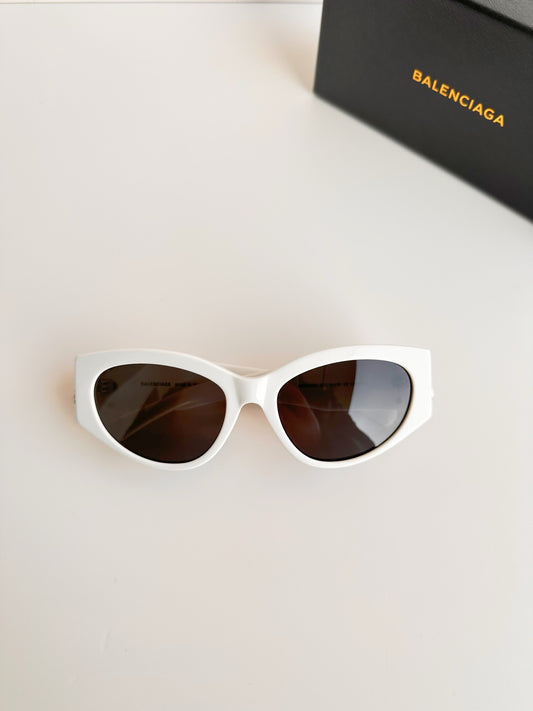Inspired Balenciaga BB0324SK – White Oversized Cat-Eye Sunglasses with Logo (1:1 Mirror Quality)