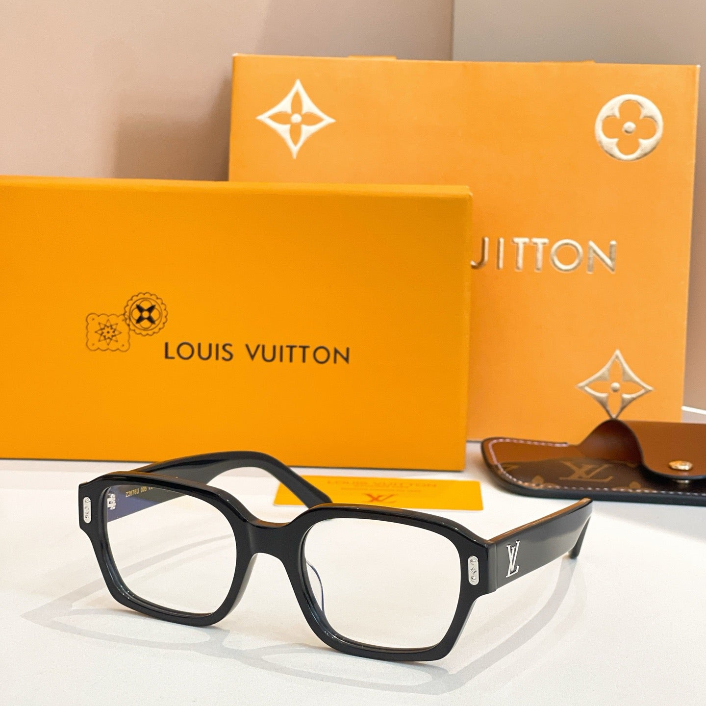 Louis Vuitton Z2676U – Oversized Square Sunglasses (Inspired, 1:1 Mirror Quality)