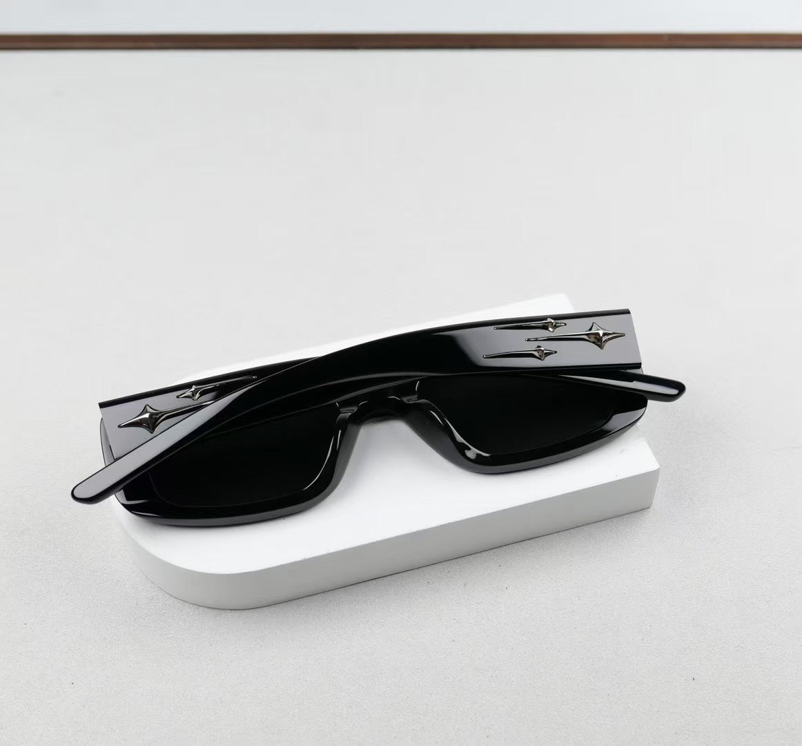 Inspired Gentle Monster ANTENA 01– Classic Rectangle Sunglasses (1:1 Mirror Quality)
