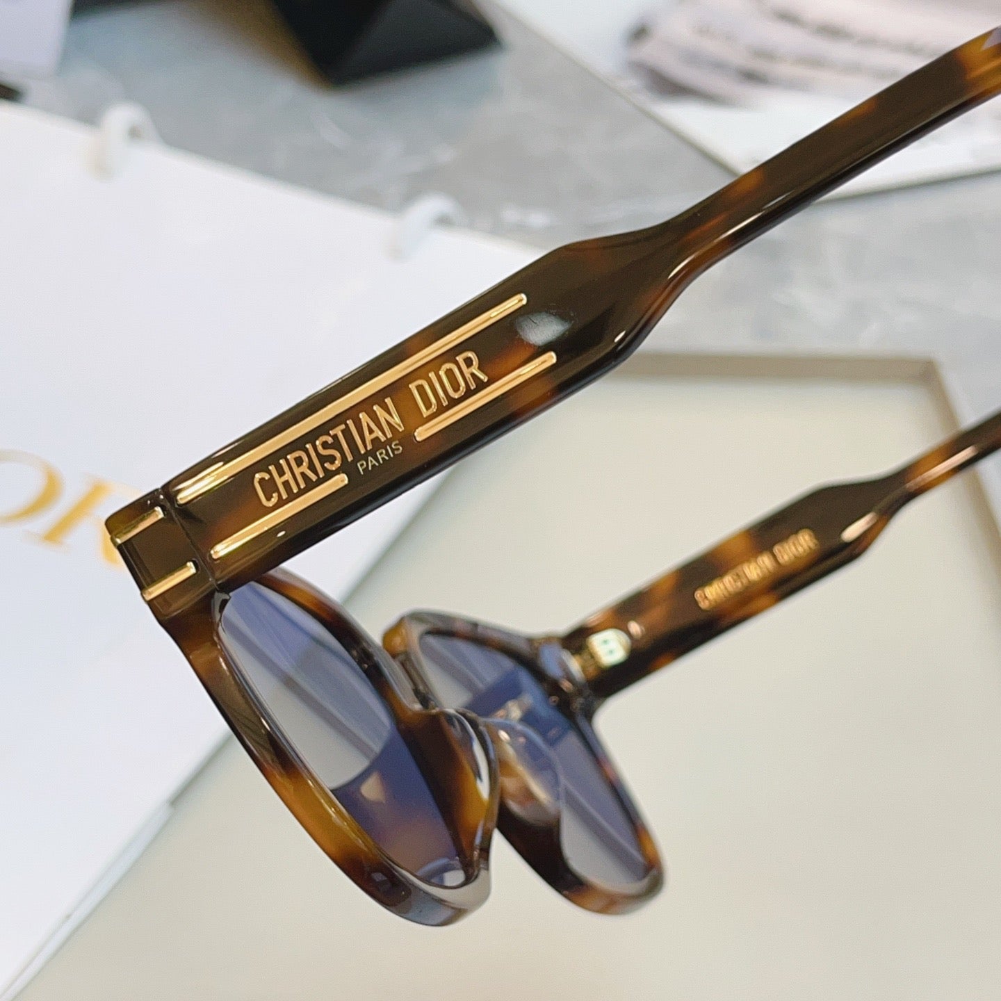 Inspired Dior Signature S7F – Oversized Square Sunglasses (1:1 Mirror Quality)- brown tortoise