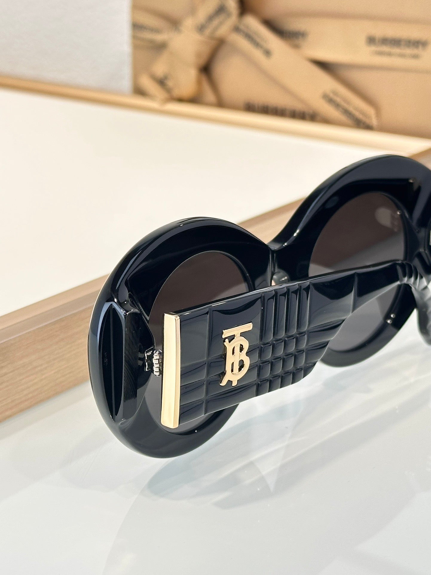 Inspired Burberry B4370U – Oversized Oval Sunglasses (1:1 Mirror Quality)- Black