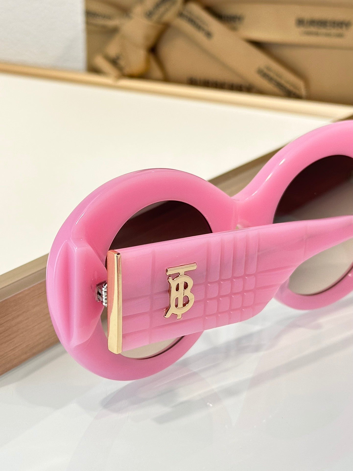Inspired Burberry B4370U – Oversized Oval Sunglasses (1:1 Mirror Quality)- pink