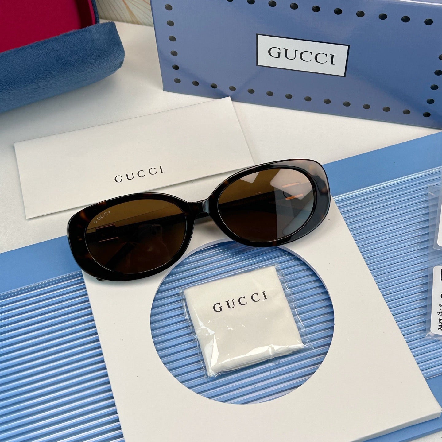 Inspired Gucci GG1684SA – Oval Cat-Eye Sunglasses with Crystal G Logo