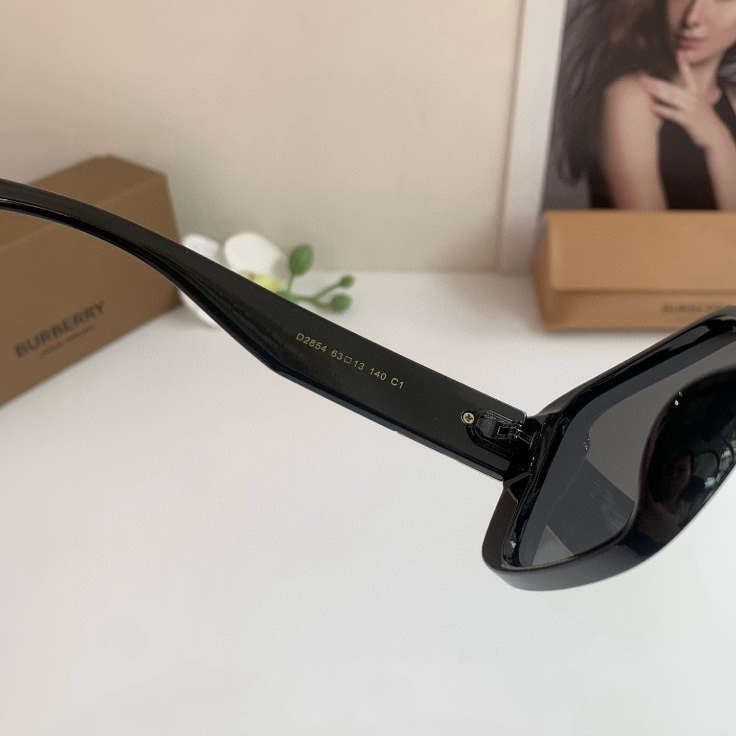 Inspired Burberry D2854 – Oversized Square Sunglasses (1:1 Mirror Quality)