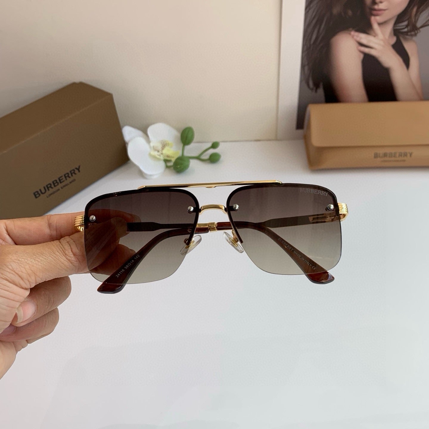 Inspired Burberry 24116 Aviator – Striped Temple Metal Sunglasses (1:1 Mirror Quality)- Gradient Brown