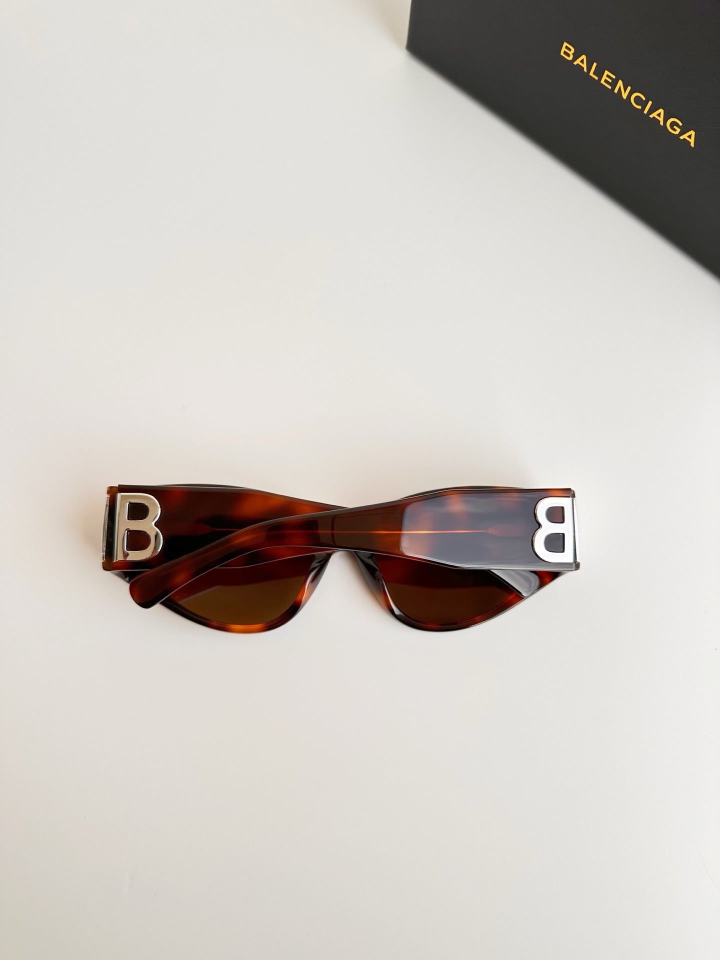 Inspired Balenciaga BB0324SK – Tortoise Oversized Cat-Eye Sunglasses (1:1 Mirror Quality)