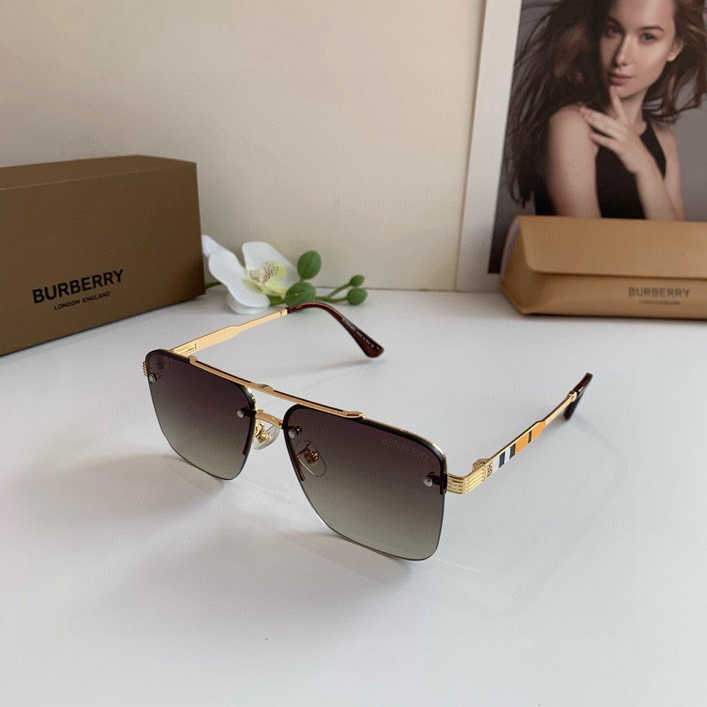 Inspired Burberry 24116 Aviator – Striped Temple Metal Sunglasses (1:1 Mirror Quality)- Gradient Brown