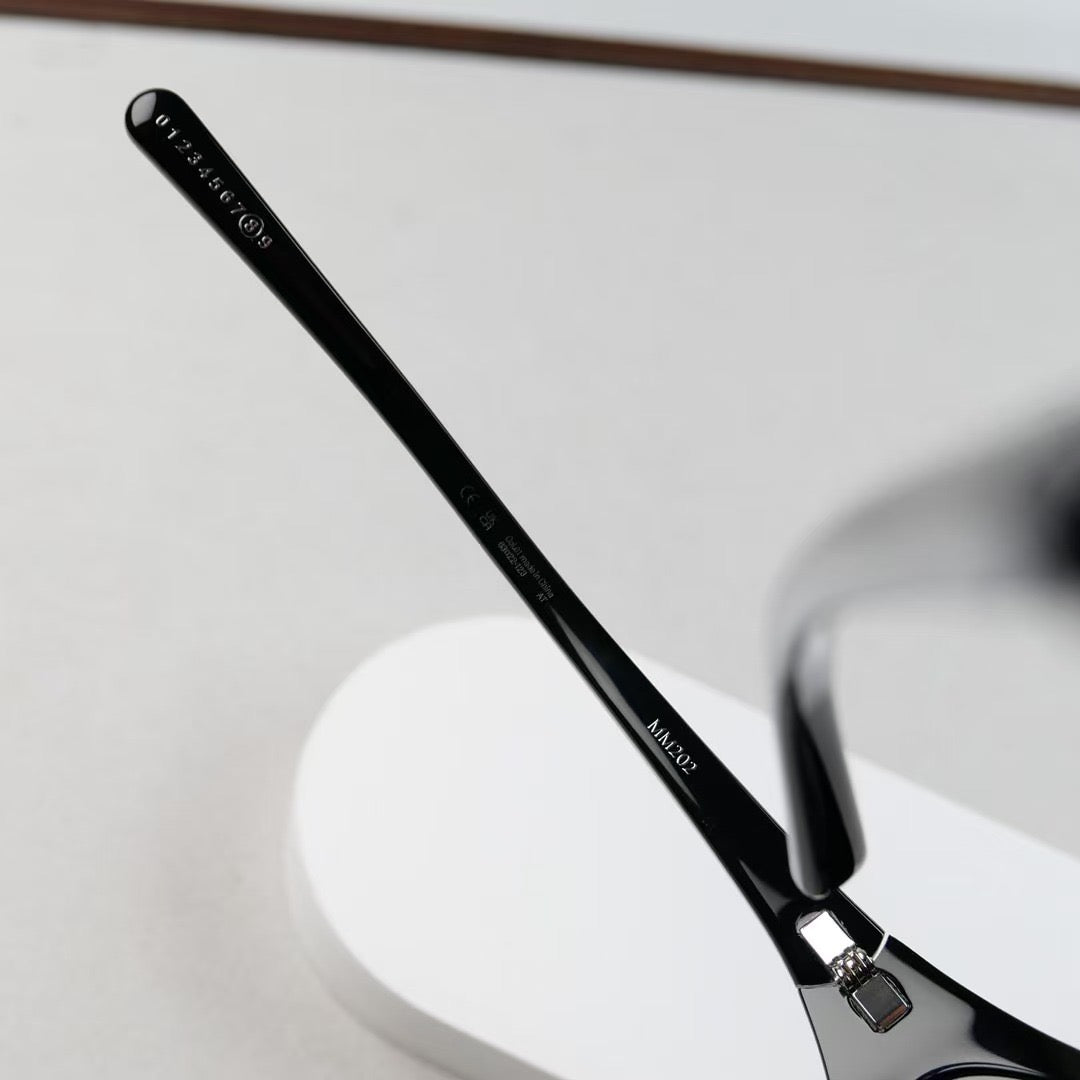 Maison Margiela × Gentle Monster MM202 01 – Wraparound Sunglasses (1:1 Mirror Quality)