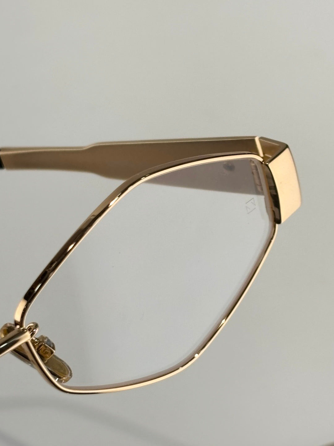 Inspired CELINE CL40254U – Triomphe Metal 02 Gold Eyeglasses  (1:1 Mirror Quality)