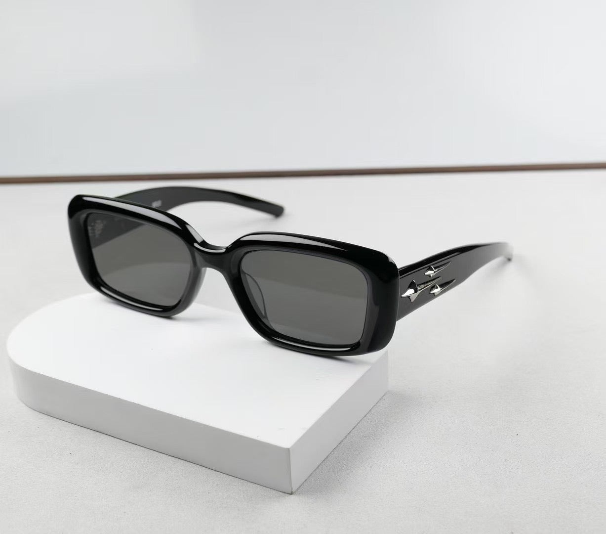 Inspired Gentle Monster ANTENA 01– Classic Rectangle Sunglasses (1:1 Mirror Quality)