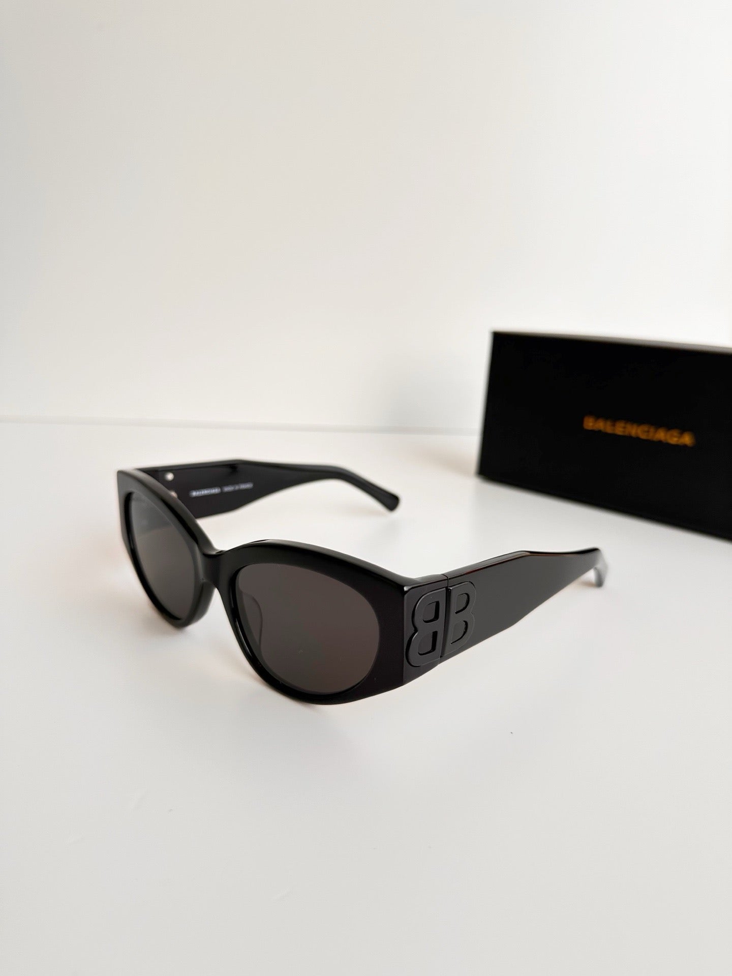 Inspired Balenciaga BB0324SK – Black Oversized Cat-Eye Sunglasses (1:1 Mirror Quality)