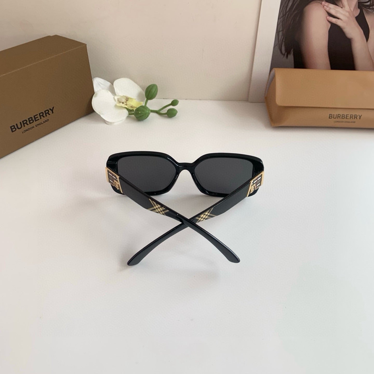 Inspired Burberry D2854 – Oversized Square Sunglasses (1:1 Mirror Quality)