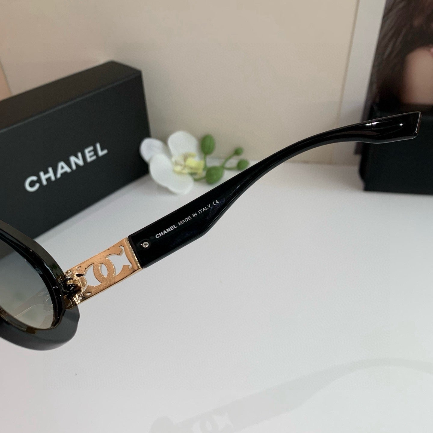 Inspired Chanel 58039 – Oval Sunglasses with Gold CC Temple Detailing (1:1 Mirror Quality)