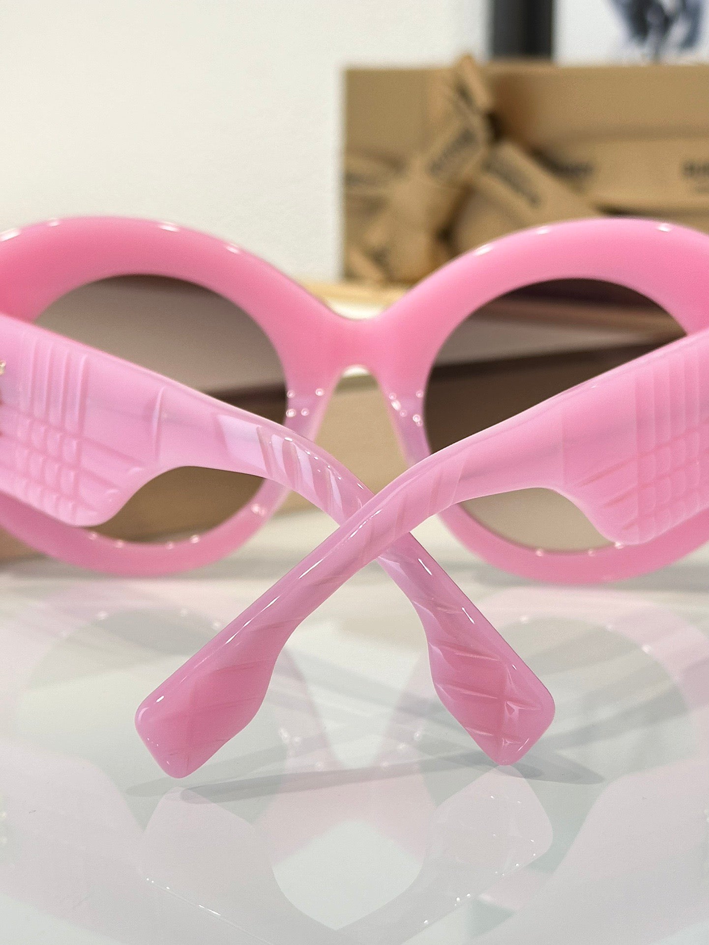 Inspired Burberry B4370U – Oversized Oval Sunglasses (1:1 Mirror Quality)- pink